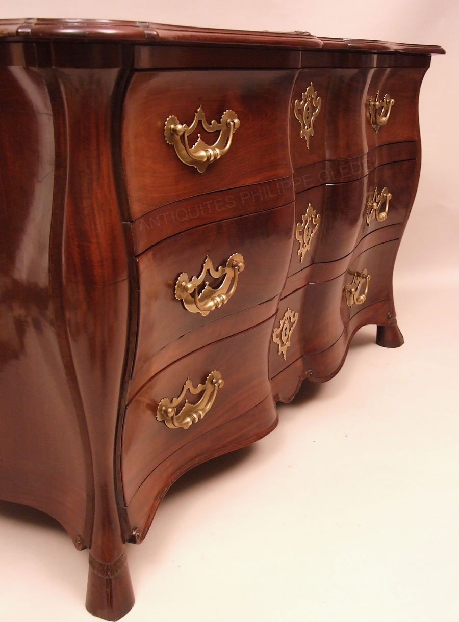 Commode de voyage de Saint-Malo en acajou, vue rapprochée